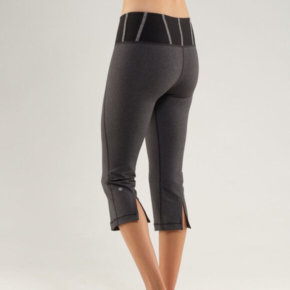 NWOT - Lululemon Tadasana Slit Crop *Heathered Black (US 6) - Picture 1 of 13